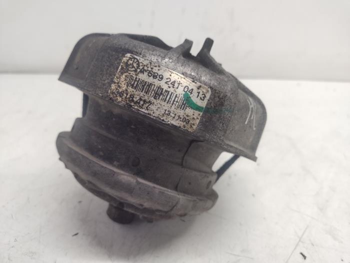 Used Engine mount Mercedes Viano (639) 2.2 CDI 16V Price € 25,00 Margin scheme offered by Hans Auto Onderdelen