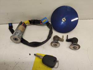 Gebrauchte Schlossset Peugeot 206 (2A/C/H/J/S) 1.6 16V Preis € 50,00 Margenregelung angeboten von Hans Auto Onderdelen