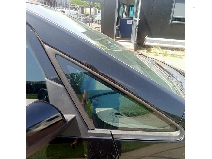 Usados Ventanilla triangular derecha delante Mitsubishi Colt (Z2/Z3) 1.3 16V Precio € 35,00 Norma de margen ofrecido por Hans Auto Onderdelen