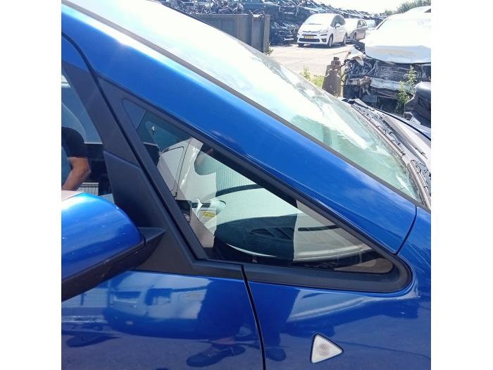 Usados Ventanilla triangular derecha delante Mitsubishi Colt (Z2/Z3) 1.5 16V Precio € 35,00 Norma de margen ofrecido por Hans Auto Onderdelen