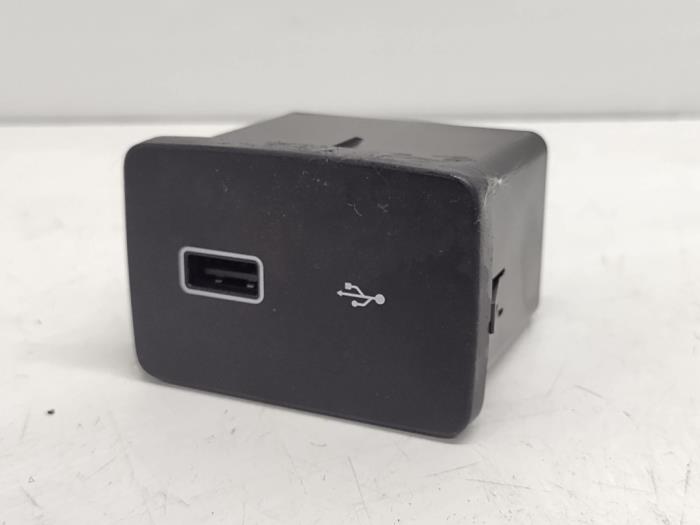 Używane Wtyczka USB Fiat Tipo (356W/357W) 1.0 T3 12V Cena € 15,00 Procedura marży oferowane przez Hans Auto Onderdelen