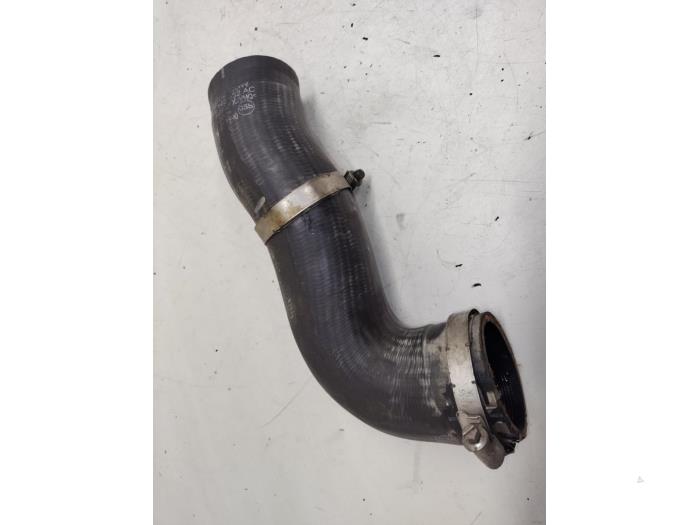 Gebrauchte Intercooler Schlauch Volkswagen Caddy III (2KA,2KH,2CA,2CH) 1.6 TDI 16V Preis € 20,00 Margenregelung angeboten von Hans Auto Onderdelen