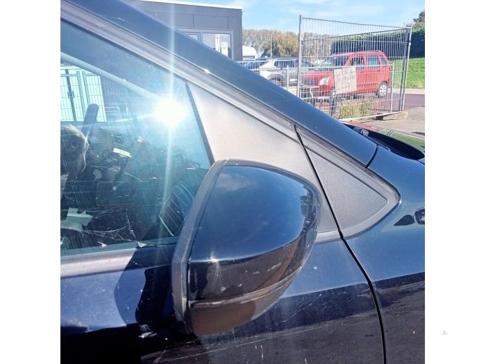 Wing mirror, right from a Volkswagen Polo V (6R) 1.4 TDI 12V 90 2016