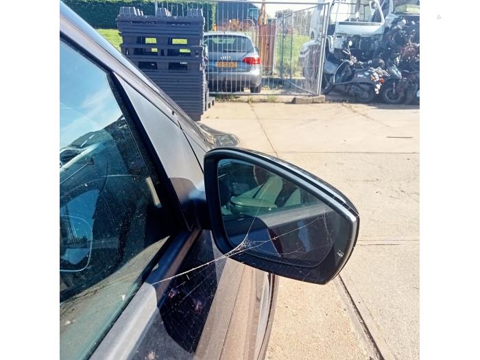 Wing mirror, right from a Volkswagen Polo V (6R) 1.4 TDI 12V 90 2016