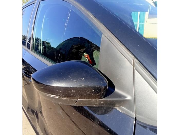 Wing mirror, right from a Volkswagen Polo V (6R) 1.4 TDI 12V 90 2016
