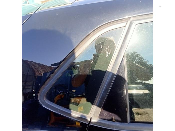 Extra window 4-door, right from a Volkswagen Polo V (6R) 1.4 TDI 12V 90 2016
