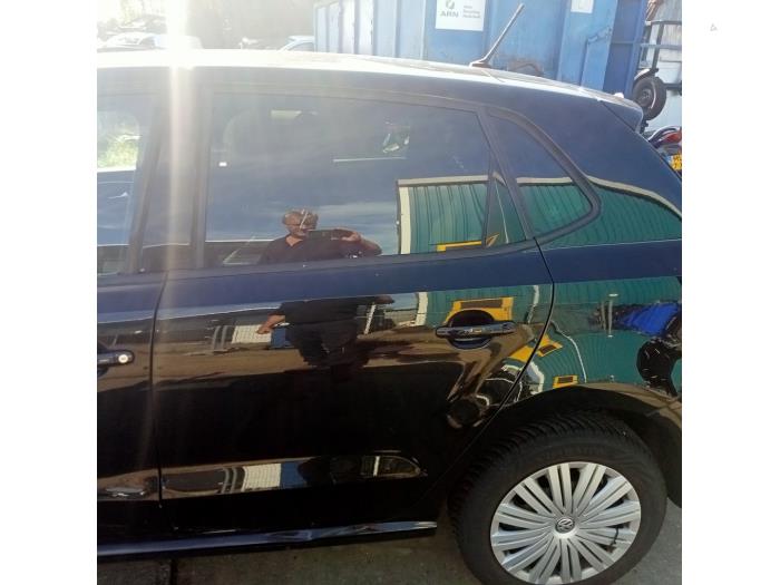 Rear door 4-door, left from a Volkswagen Polo V (6R) 1.4 TDI 12V 90 2016