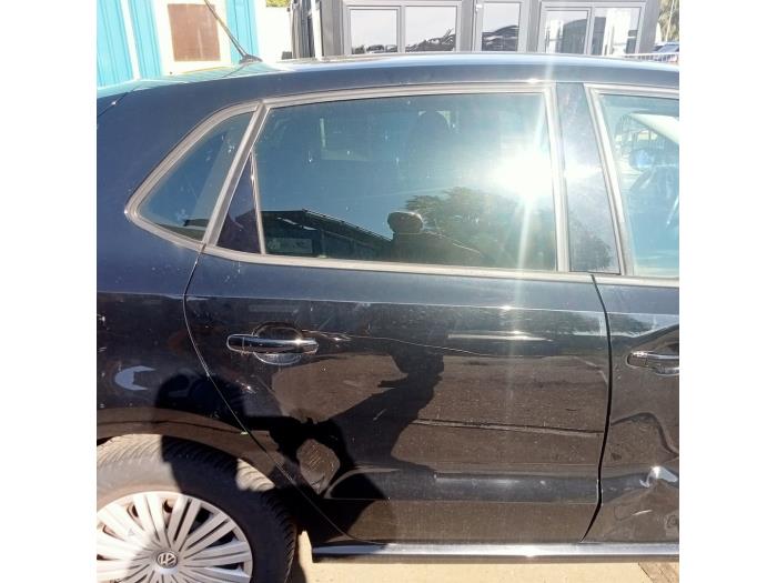 Rear door 4-door, right from a Volkswagen Polo V (6R) 1.4 TDI 12V 90 2016