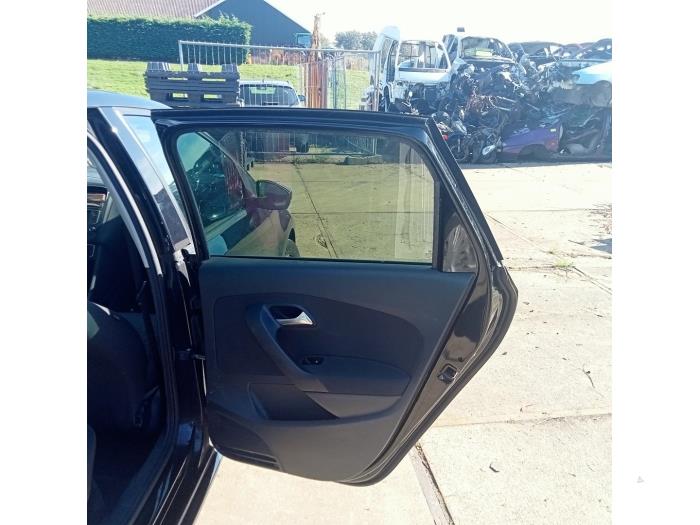 Rear door 4-door, right from a Volkswagen Polo V (6R) 1.4 TDI 12V 90 2016