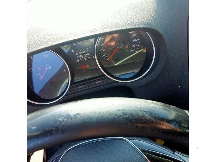 Steering wheel from a Volkswagen Polo V (6R) 1.4 TDI 12V 90 2016