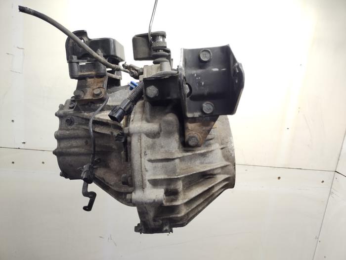 Getriebe van een Hyundai Santa Fe I 2.4 16V 4x2 2004