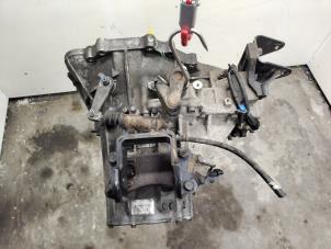 Getriebe van een Hyundai Santa Fe I 2.4 16V 4x2 2004