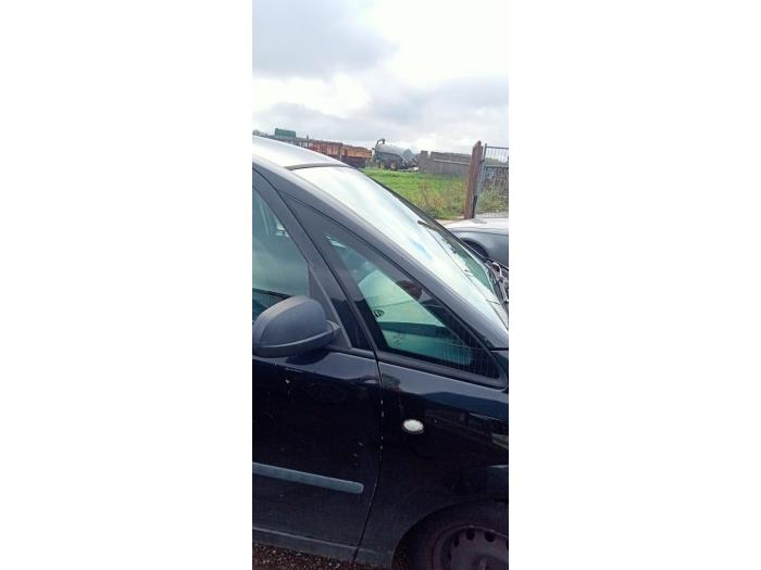 Usados Ventanilla triangular derecha delante Opel Meriva (A) 1.4 16V Twinport Precio € 25,00 Norma de margen ofrecido por Hans Auto Onderdelen