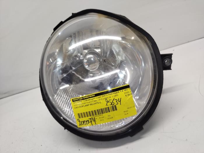 Używane Reflektor prawy Volkswagen Lupo (6X1) 1.4 16V 75 Cena € 25,00 Procedura marży oferowane przez Hans Auto Onderdelen
