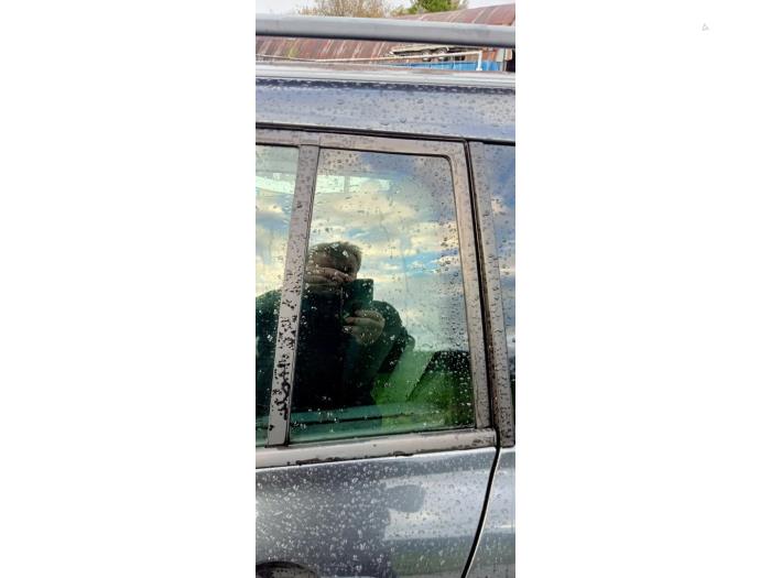 Usados Ventanilla triangular izquierda detrás Renault Megane II Grandtour (KM) 2.0 16V Precio € 25,00 Norma de margen ofrecido por Hans Auto Onderdelen
