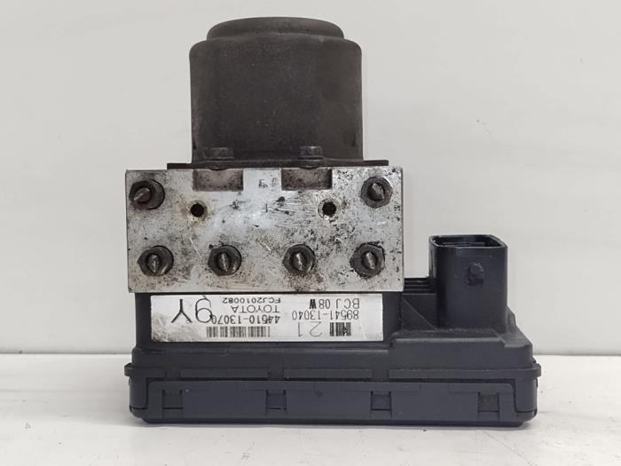 Usagé Pompe ABS Toyota Corolla Verso (E12) 2.0 D-4D 16V 90 Prix € 40,00 Règlement à la marge proposé par Hans Auto Onderdelen