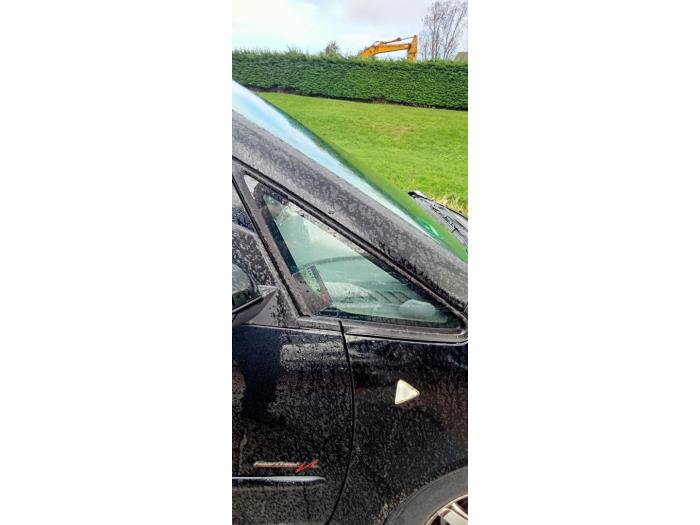 Usados Ventanilla triangular derecha delante Mitsubishi Colt (Z2/Z3) 1.3 16V Precio € 30,00 Norma de margen ofrecido por Hans Auto Onderdelen