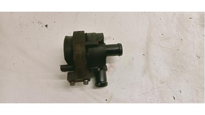 Begagnade Extra vattenpump Volkswagen Polo V (6R) 1.4 TDI 12V 90 Pris € 15,00 Marginaltabell erbjuds av Hans Auto Onderdelen
