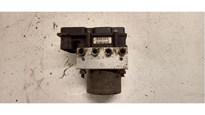 Begagnade ABS-pump Peugeot Partner (GC/GF/GG/GJ/GK) 1.6 HDI 75 16V Pris € 180,00 Marginaltabell erbjuds av Hans Auto Onderdelen