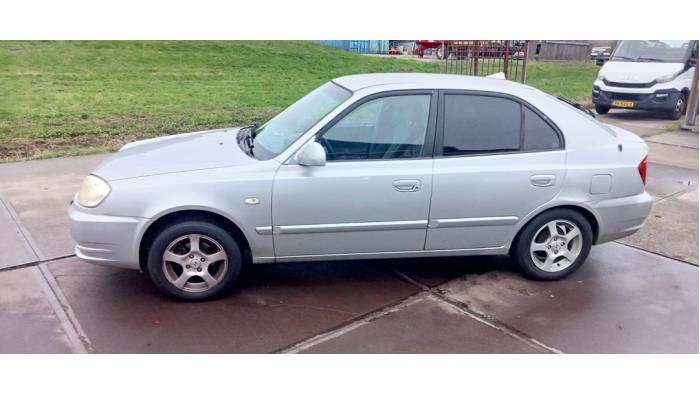 Usagé Train arrière complet Hyundai Accent 1.6 16V Prix € 100,00 Règlement à la marge proposé par Hans Auto Onderdelen