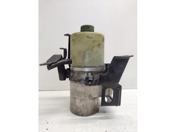 Usagé Pompe de direction Volkswagen Polo IV (9N1/2/3) 1.2 Prix € 25,00 Règlement à la marge proposé par Hans Auto Onderdelen