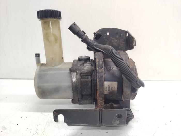 Usagé Pompe de direction Peugeot 106 II 1.1 XN,XR,XT,Accent Prix € 75,00 Règlement à la marge proposé par Hans Auto Onderdelen
