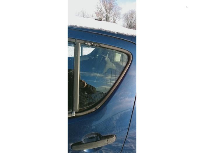 Usados Ventanilla triangular izquierda detrás Opel Agila (B) 1.0 12V Precio € 25,00 Norma de margen ofrecido por Hans Auto Onderdelen