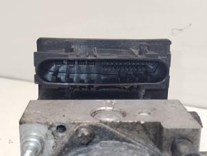 ABS-pump från en Suzuki SX4 (EY/GY) 1.6 16V VVT Comfort,Exclusive Autom. 2008