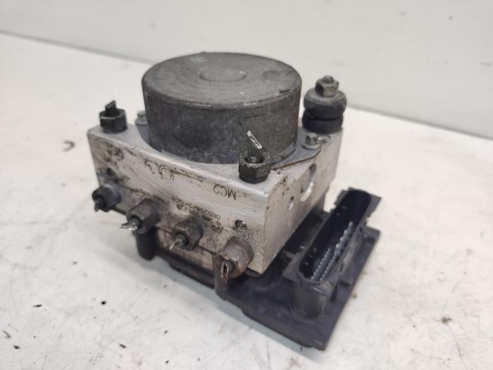 Gebrauchte ABS Pumpe Nissan Note (E11) 1.4 16V Preis € 25,00 Margenregelung angeboten von Hans Auto Onderdelen