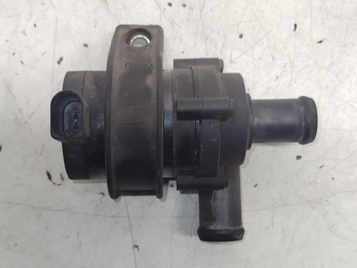 Begagnade Extra vattenpump Volkswagen Transporter T5 1.9 TDi Pris € 20,00 Marginaltabell erbjuds av Hans Auto Onderdelen