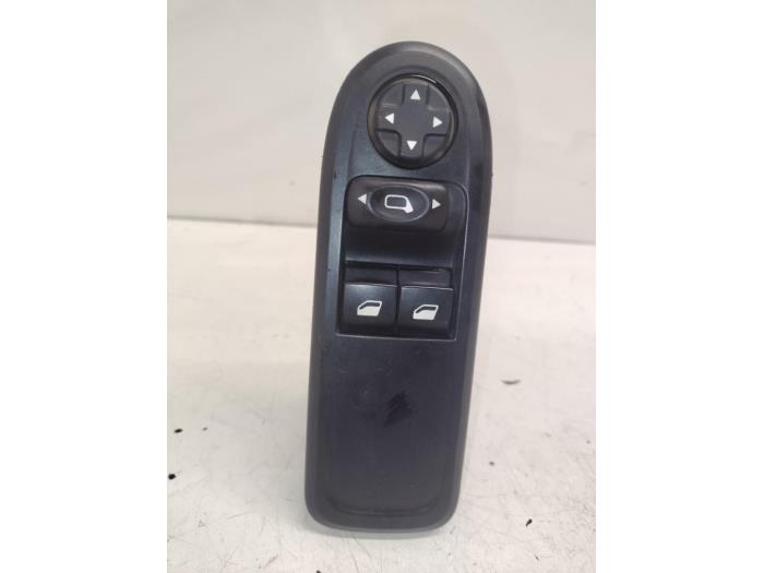 Usados Interruptor de ventanilla eléctrica Citroen C3 (SC) 1.1 Precio € 35,00 Norma de margen ofrecido por Hans Auto Onderdelen
