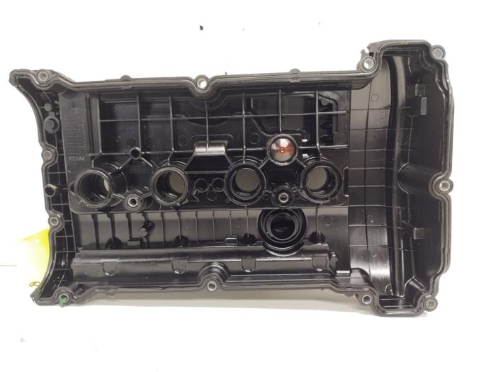 Ventildeckel van een Peugeot 5008 I (0A/0E) 1.6 THP 16V 2010