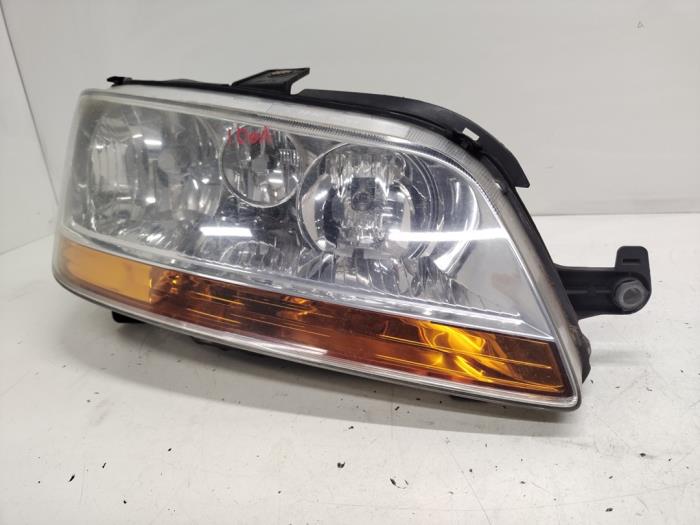 Używane Reflektor prawy Fiat Idea (350AX) 1.4 16V Cena € 30,00 Procedura marży oferowane przez Hans Auto Onderdelen