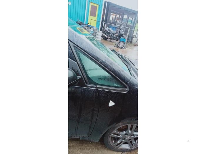 Usados Ventanilla triangular derecha delante Mitsubishi Colt (Z2/Z3) 1.1 12V Precio € 30,00 Norma de margen ofrecido por Hans Auto Onderdelen