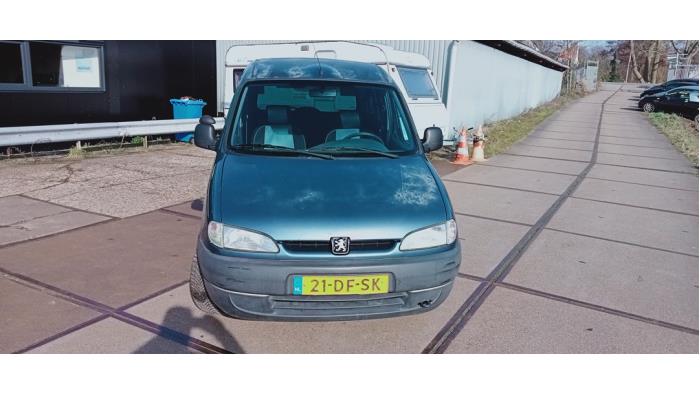 Used Engine Peugeot Partner Combispace 1.4 Price € 175,00 Margin scheme offered by Hans Auto Onderdelen