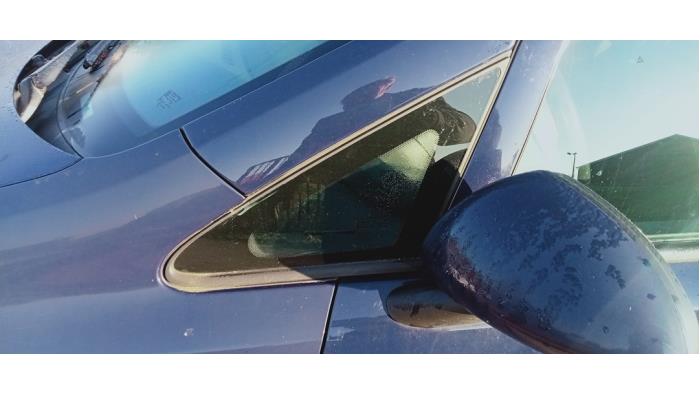 Usados Ventanilla triangular izquierda delante Opel Corsa D 1.2 16V Precio € 30,00 Norma de margen ofrecido por Hans Auto Onderdelen