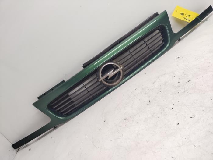 Używane Grill Opel Astra F Caravan (51/52) 1.6i Cena € 20,00 Procedura marży oferowane przez Hans Auto Onderdelen
