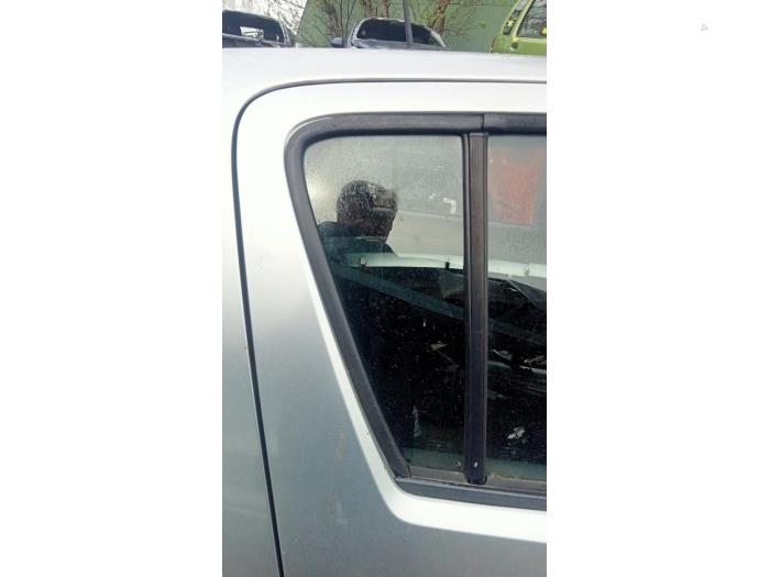 Usados Ventanilla triangular derecha detrás Daihatsu Sirion 2 (M3) 1.0 12V DVVT Precio € 20,00 Norma de margen ofrecido por Hans Auto Onderdelen