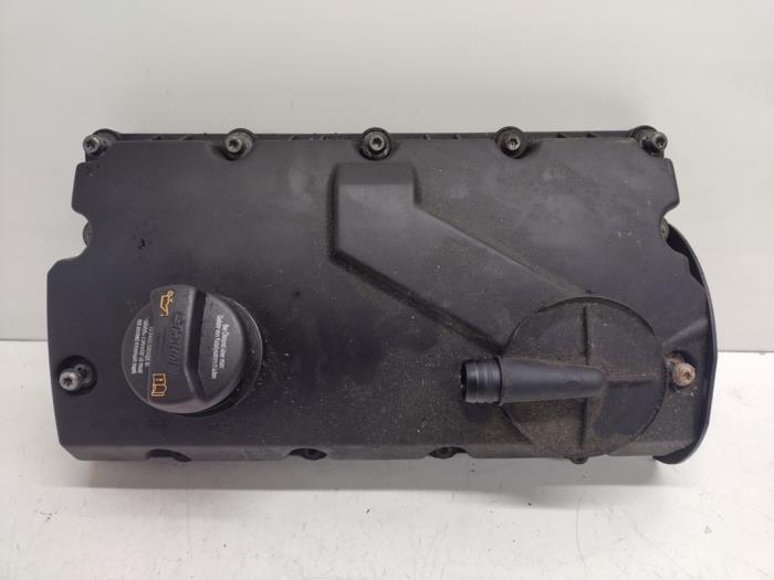 Usagé Couvercle soupapes Volkswagen Caddy III (2KA,2KH,2CA,2CH) 2.0 SDI Prix € 25,00 Règlement à la marge proposé par Hans Auto Onderdelen