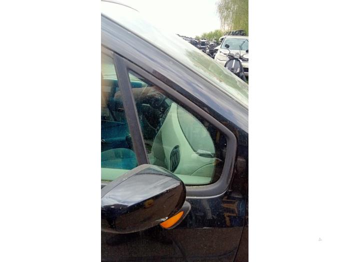 Usados Ventanilla triangular derecha delante Renault Modus/Grand Modus (JP) 1.2 16V Precio € 25,00 Norma de margen ofrecido por Hans Auto Onderdelen