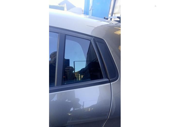 Usados Ventanilla triangular izquierda detrás Fiat Bravo (198A) 1.4 16V Precio € 25,00 Norma de margen ofrecido por Hans Auto Onderdelen