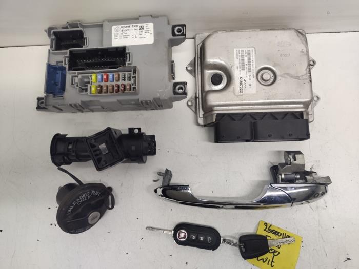 Gebrauchte Schlossset Fiat 500 (312) 0.9 TwinAir 80 Preis € 250,00 Margenregelung angeboten von Hans Auto Onderdelen