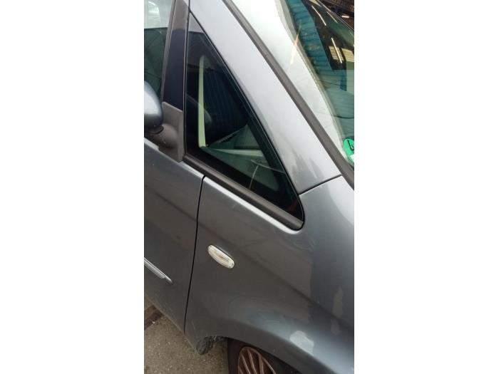 Usados Ventanilla triangular derecha delante Lancia Musa 1.4 16V Precio € 35,00 Norma de margen ofrecido por Hans Auto Onderdelen