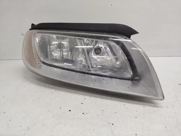 Używane Reflektor prawy Volvo V70 (BW) 1.6 DRIVe,D2 Cena € 115,00 Procedura marży oferowane przez Hans Auto Onderdelen