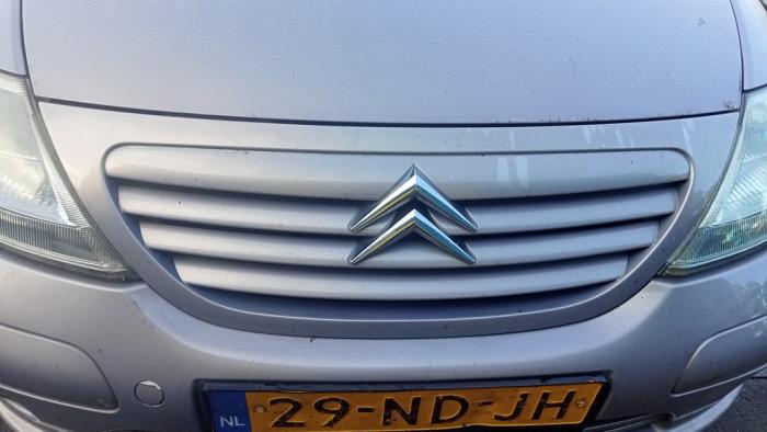 Używane Grill Citroen C3 (FC/FL/FT) 1.4 Cena € 25,00 Procedura marży oferowane przez Hans Auto Onderdelen