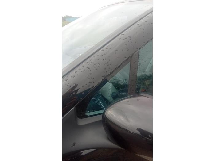 Usados Ventanilla triangular izquierda delante Renault Zoé (AG) 46kW Precio € 60,00 Norma de margen ofrecido por Hans Auto Onderdelen