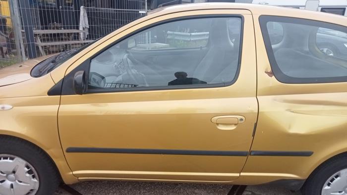 Begagnade Dörr, 2-dörrars, vänster Toyota Yaris (P1) 1.3 16V VVT-i Pris € 40,00 Marginaltabell erbjuds av Hans Auto Onderdelen