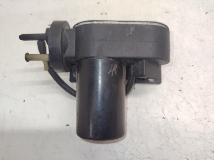 Gebrauchte Tempomat Vakuumpumpe Volkswagen Golf III Cabrio Restyling (1E7) 2.0 Preis € 35,00 Margenregelung angeboten von Hans Auto Onderdelen