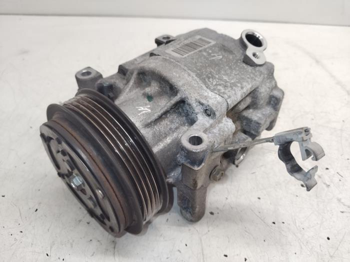 Usagé Compresseur de clim Fiat Bravo (198A) 1.4 16V Prix € 25,00 Règlement à la marge proposé par Hans Auto Onderdelen