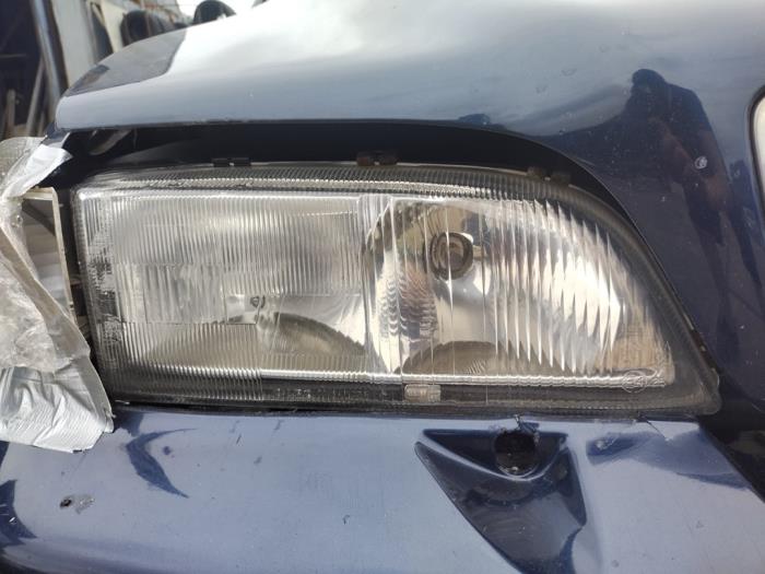 Gebrauchte Scheinwerfer rechts Volvo V70 (GW/LW/LZ) 2.4 20V 140 Preis € 30,00 Margenregelung angeboten von Hans Auto Onderdelen